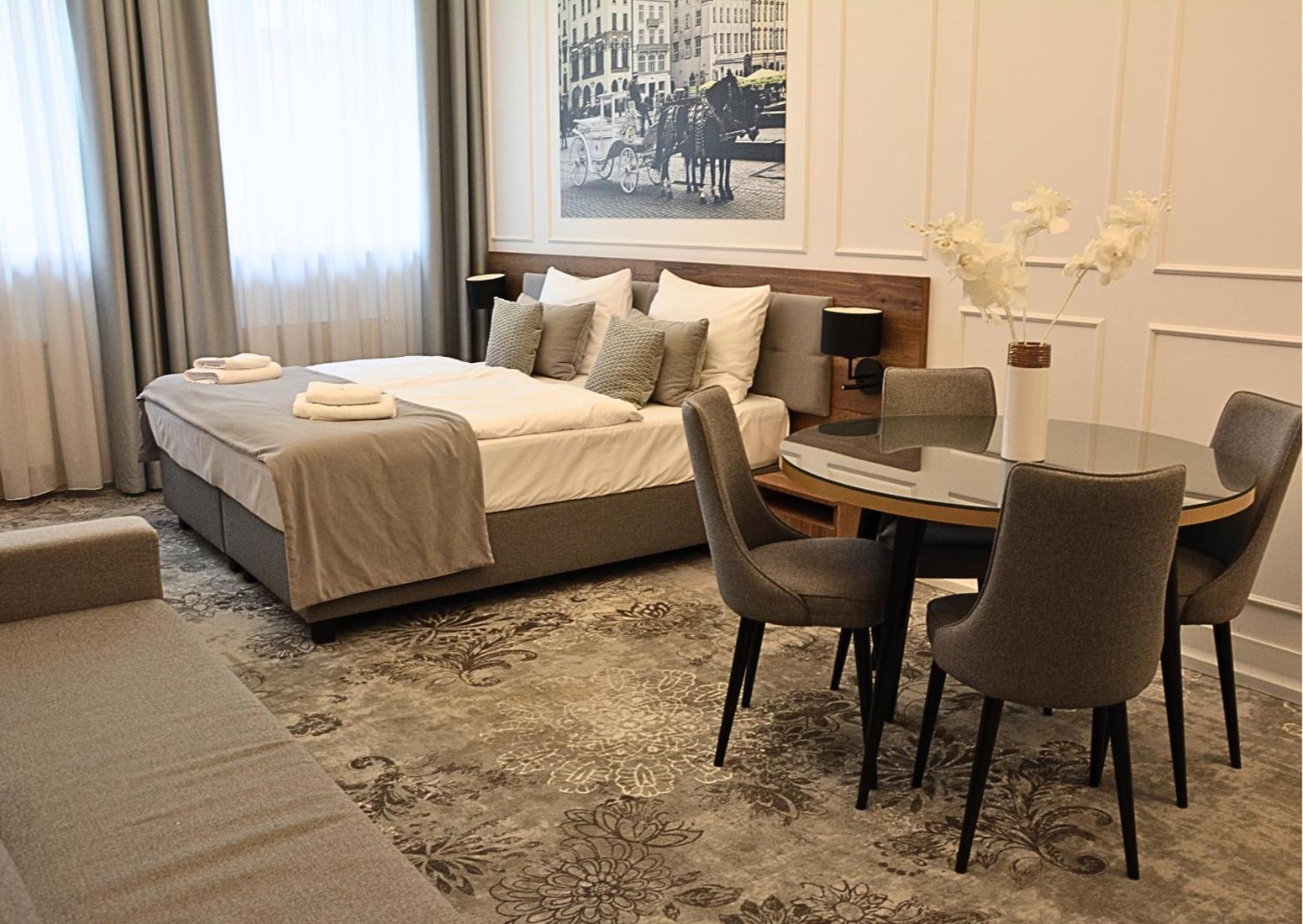 Vinfort Aparthotel Krasków Eksteriør bilde