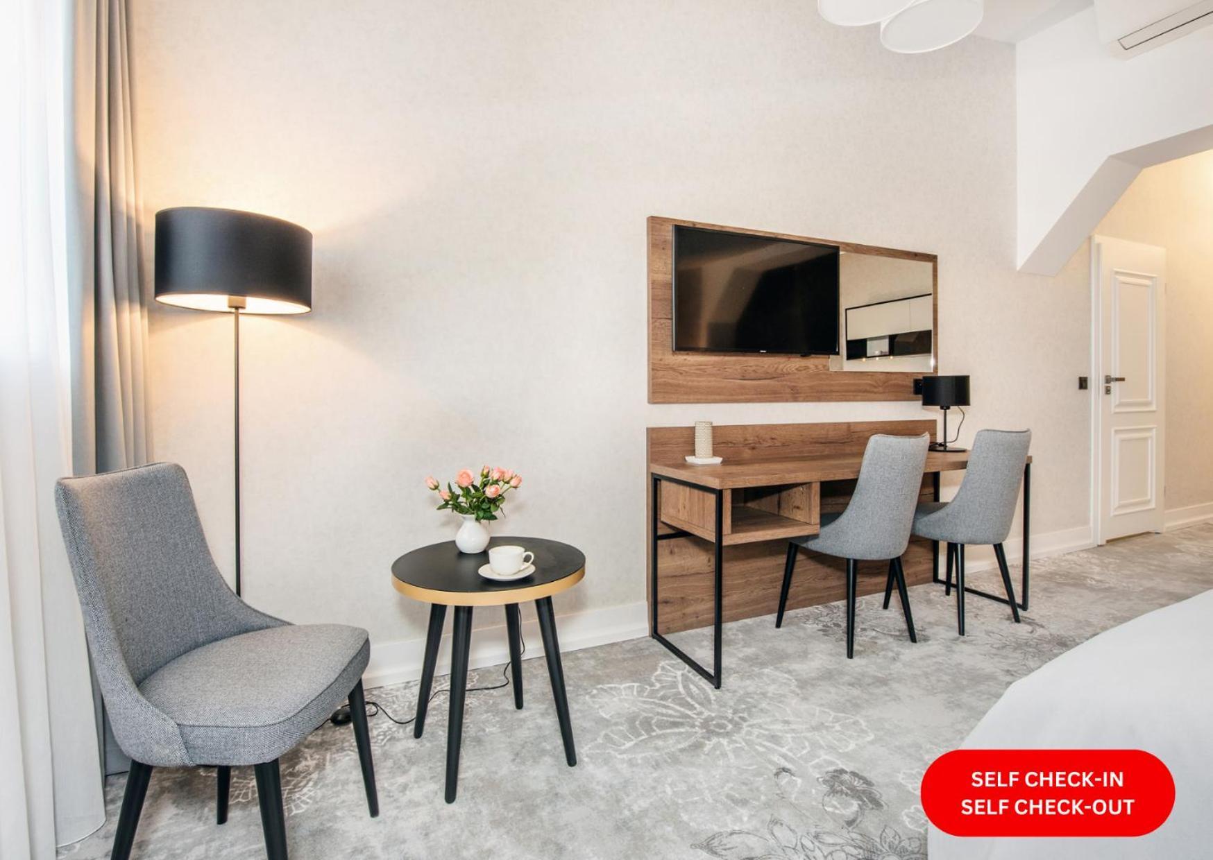 Vinfort Aparthotel Krasków Eksteriør bilde