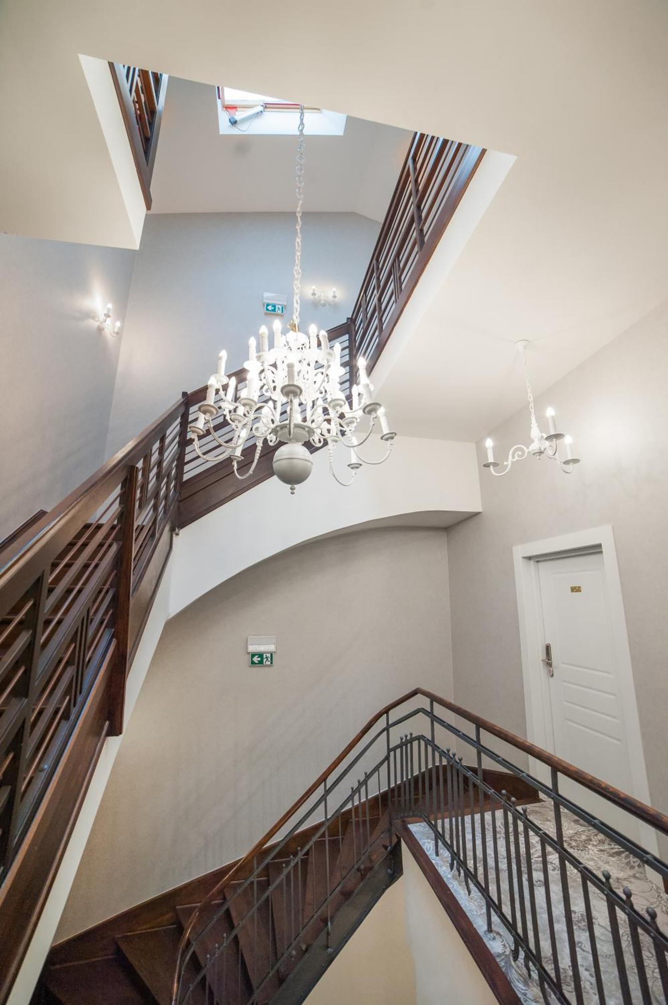 Vinfort Aparthotel Krasków Eksteriør bilde