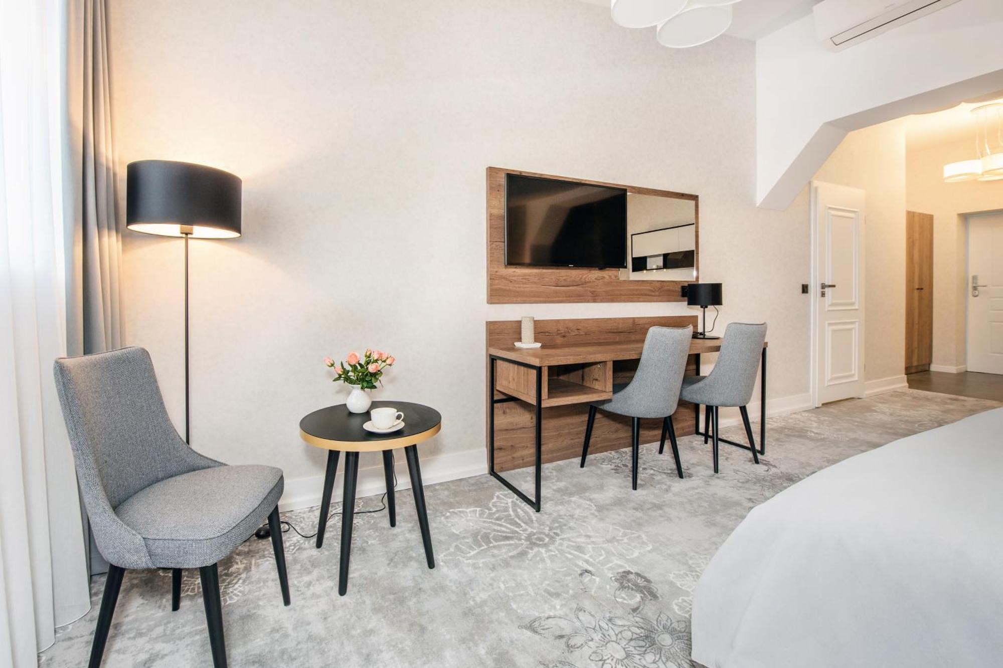 Vinfort Aparthotel Krasków Eksteriør bilde
