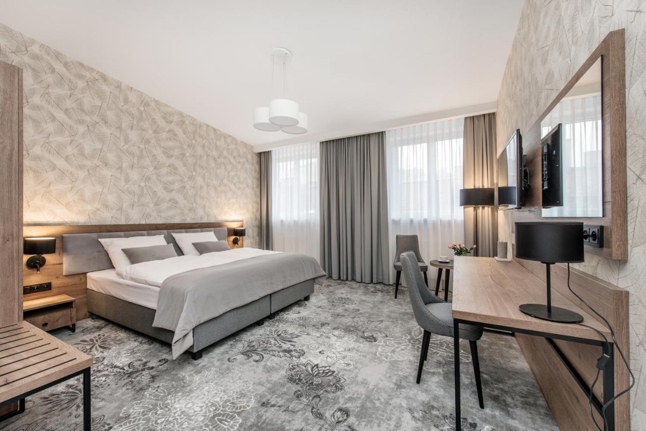Vinfort Aparthotel Krasków Eksteriør bilde