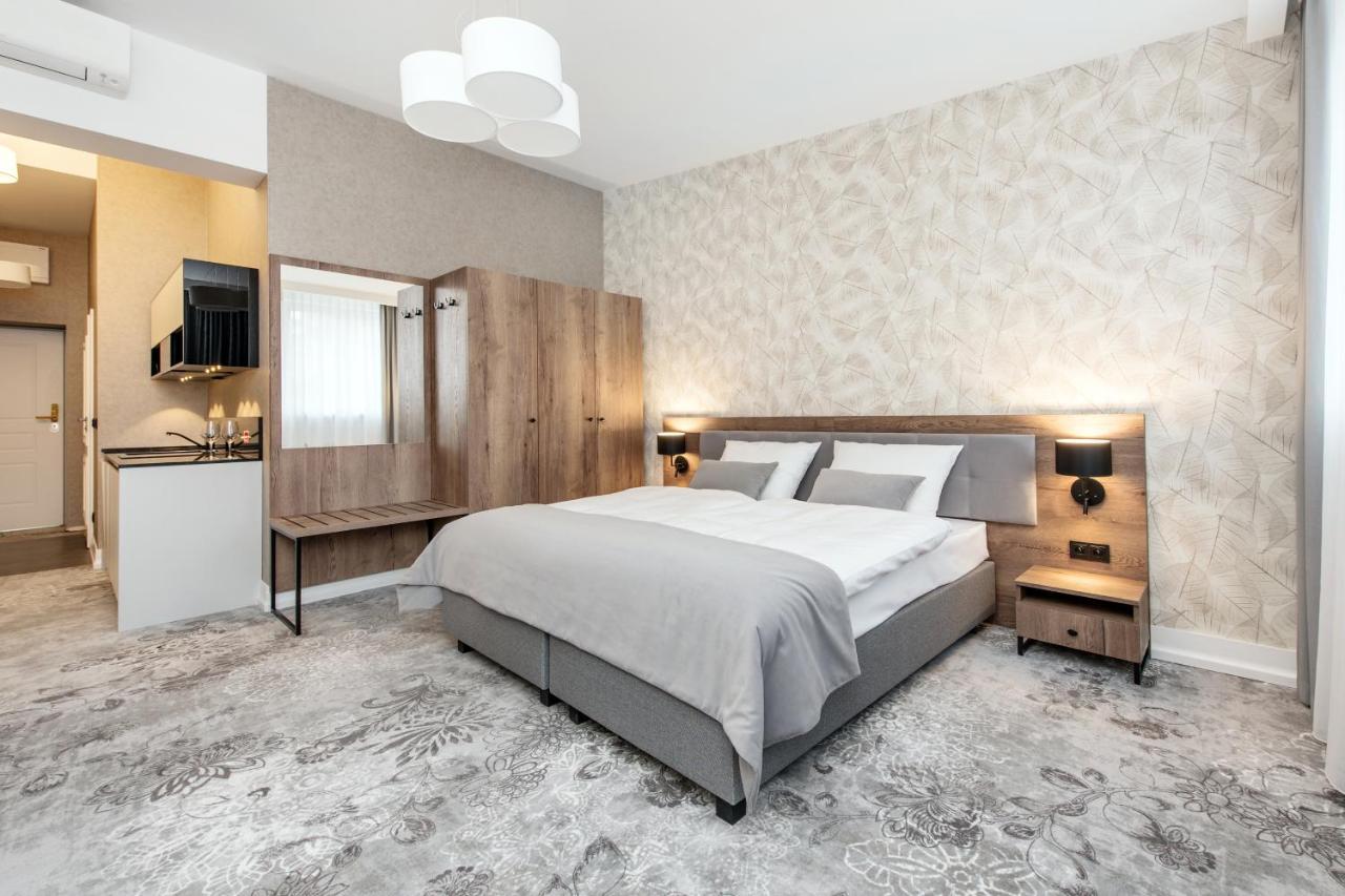 Vinfort Aparthotel Krasków Eksteriør bilde